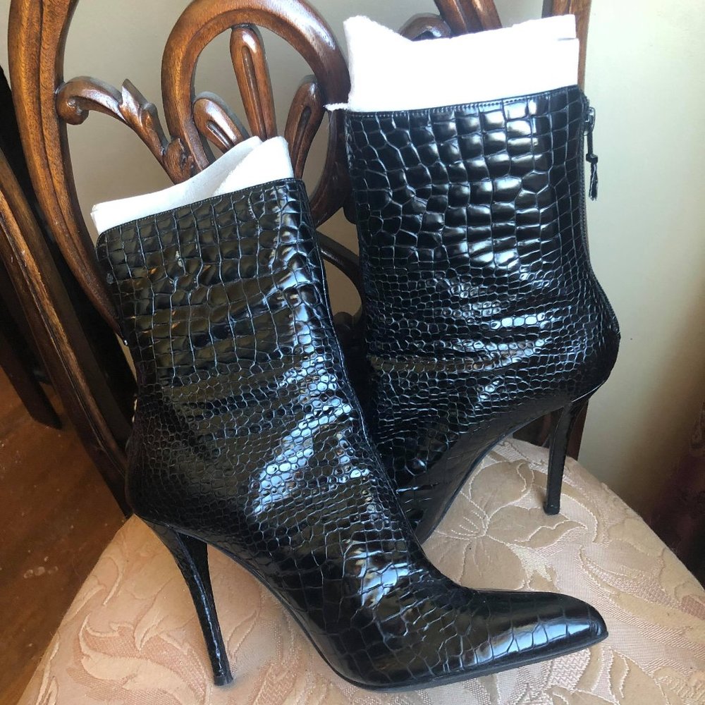 Stuart Weitzman Scoop Crocodile Boots